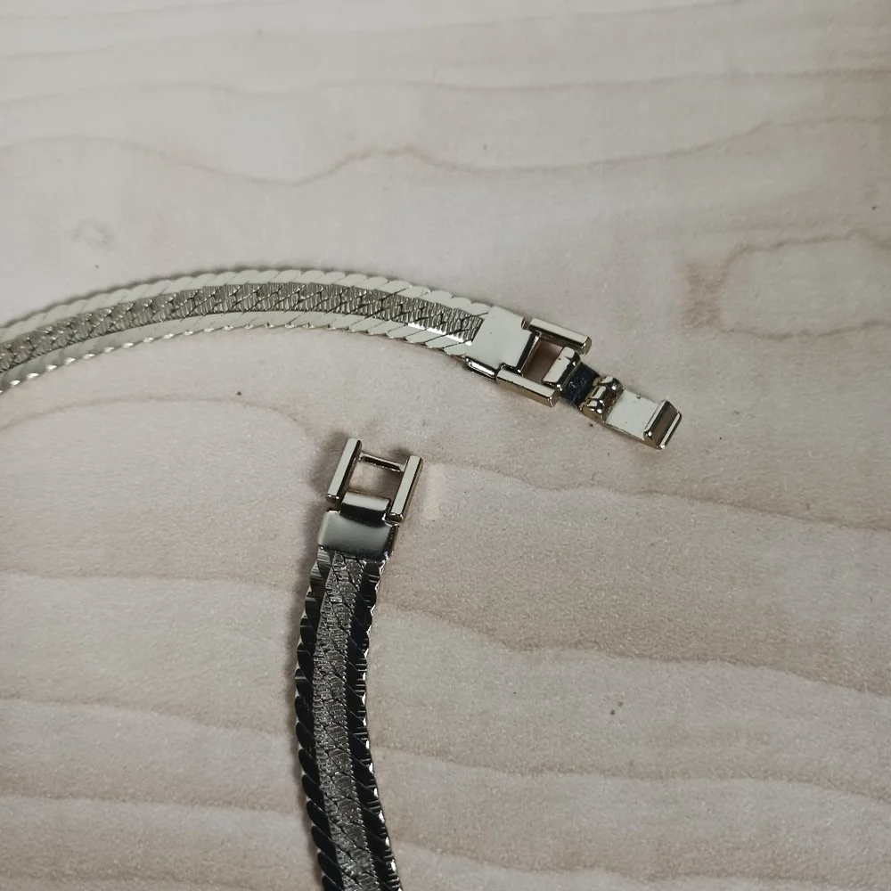 Vintage Gold Tone Herringbone Chain Necklace 24” Sleek Flat Unisex Elegant‎